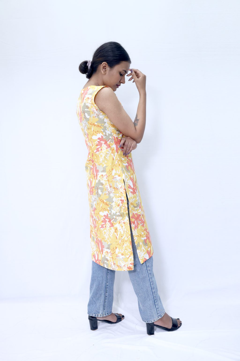 MYSHKA MULTI FLORAL RAYON STRAIGHT KURTI - Image 5