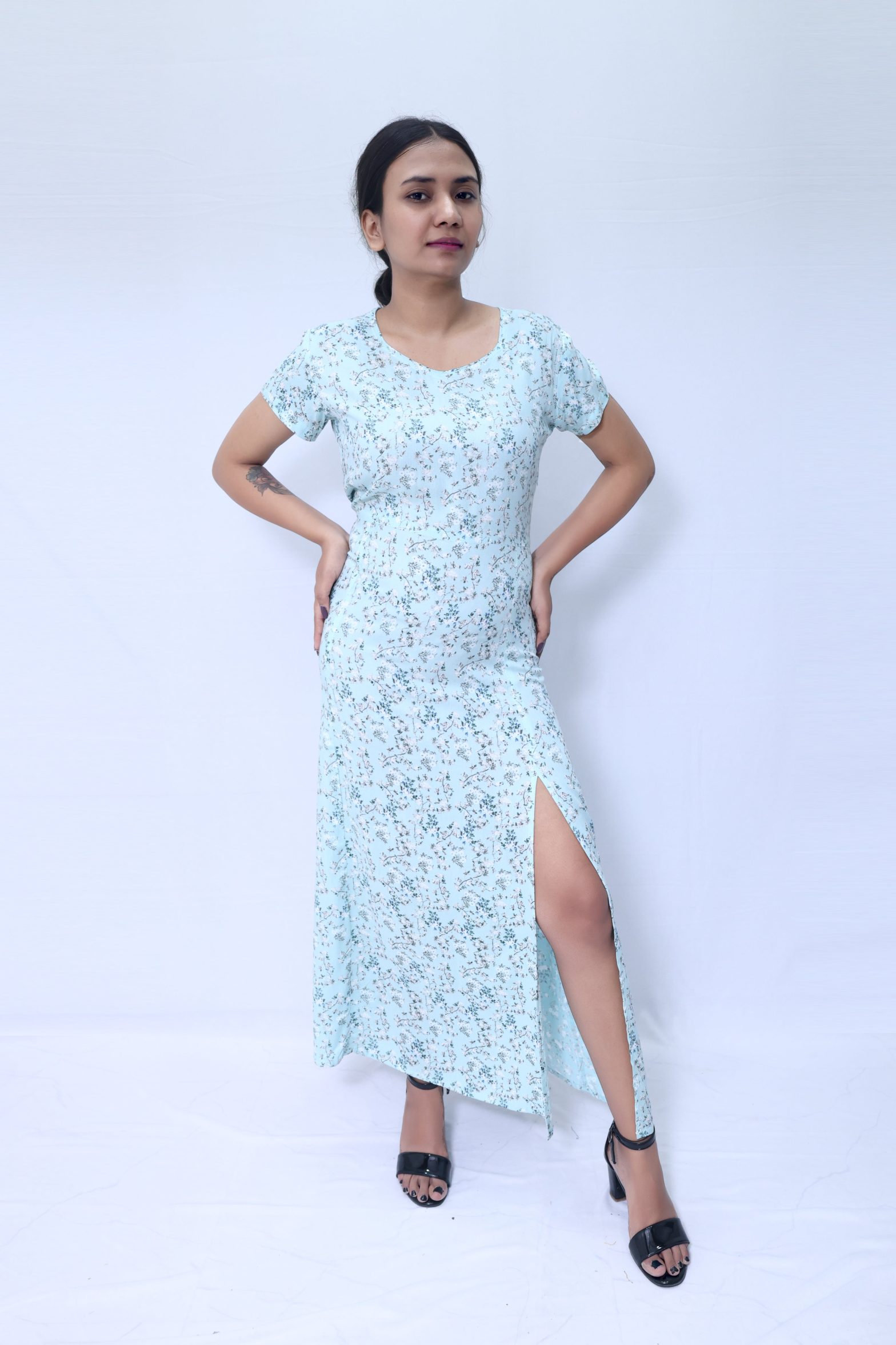 LIGHT BLUE FLORAL  GOWN - Image 4